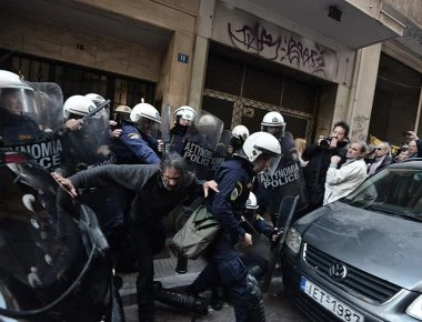 Η ΕΛ. ΑΣ. διέταξε διοικητική έρευνα για την ένταση έξω από το συμβολαιογραφείο στο κέντρο της Αθήνας
